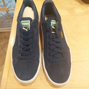NWT PUMA SNEAKERS